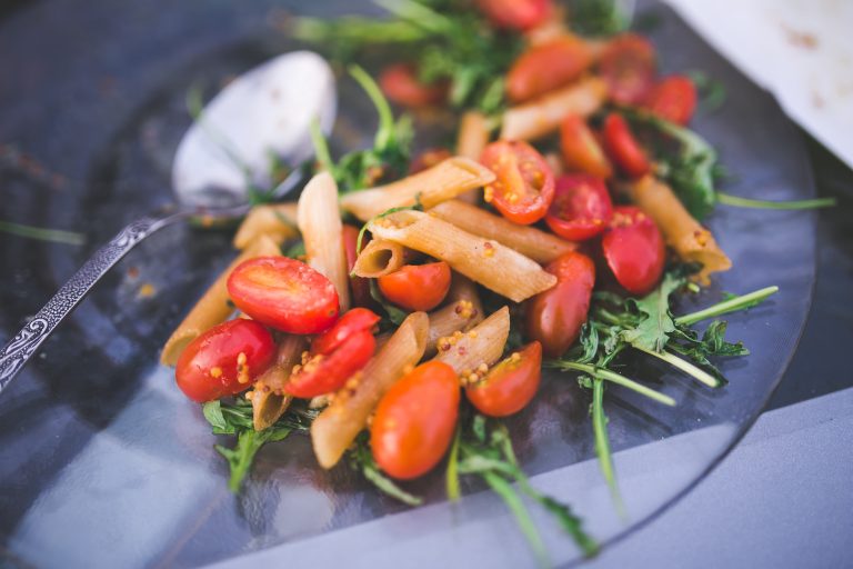 Italian Delight: Pasta Penne with Tomato and Rucola – A Flavorful Mediterranean Dish