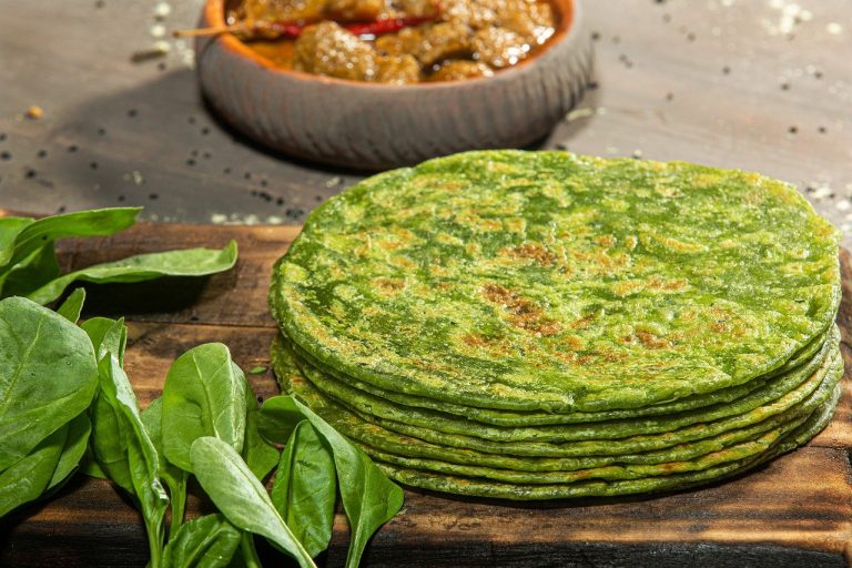 Palak Paratha – A Green Delight Packed with Flavor and Goodness!