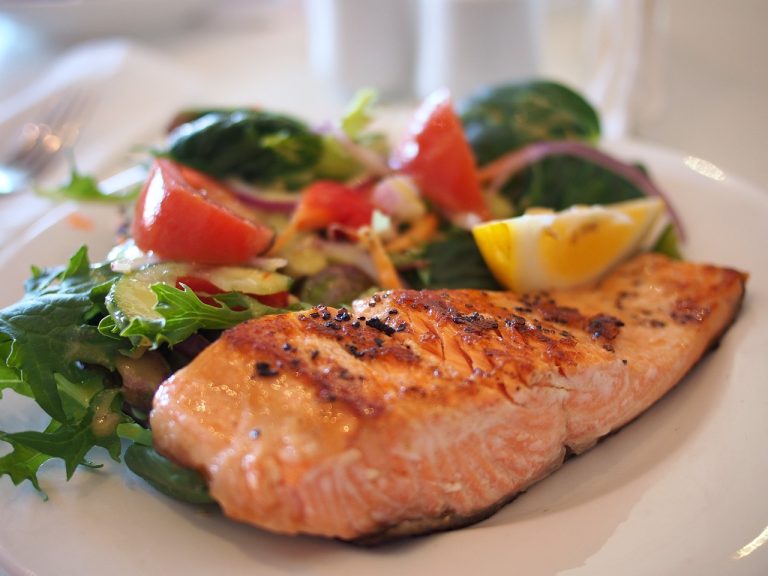 Savor a Nutritious Delight: Salmon Fry with Flavourful Vegetables!